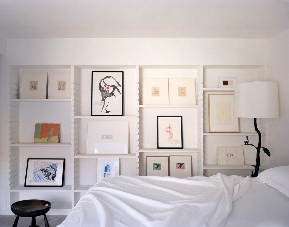 Simple bedroom ideas with wall art