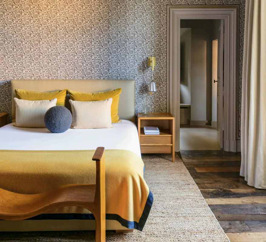 Wallpaper-in-different-bedroom-styles